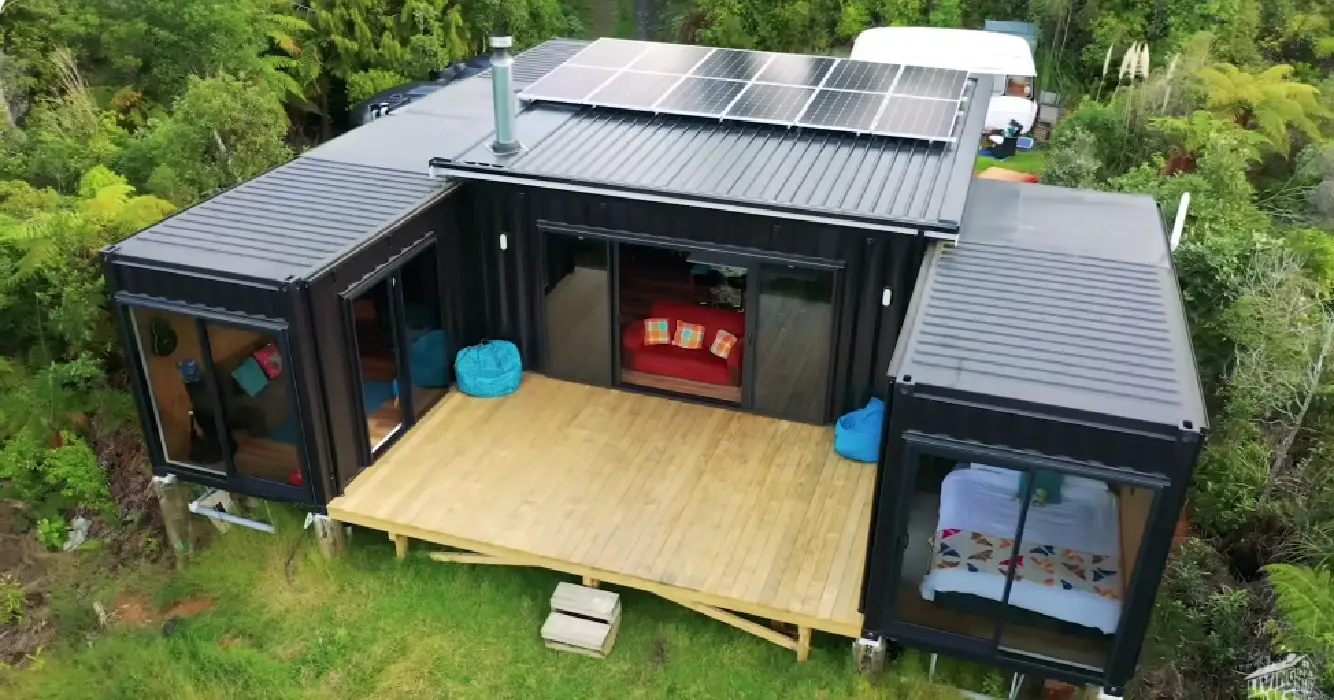 Vrouw maakt van vijf containers prachtige woning midden in natuur nieuw zeeland