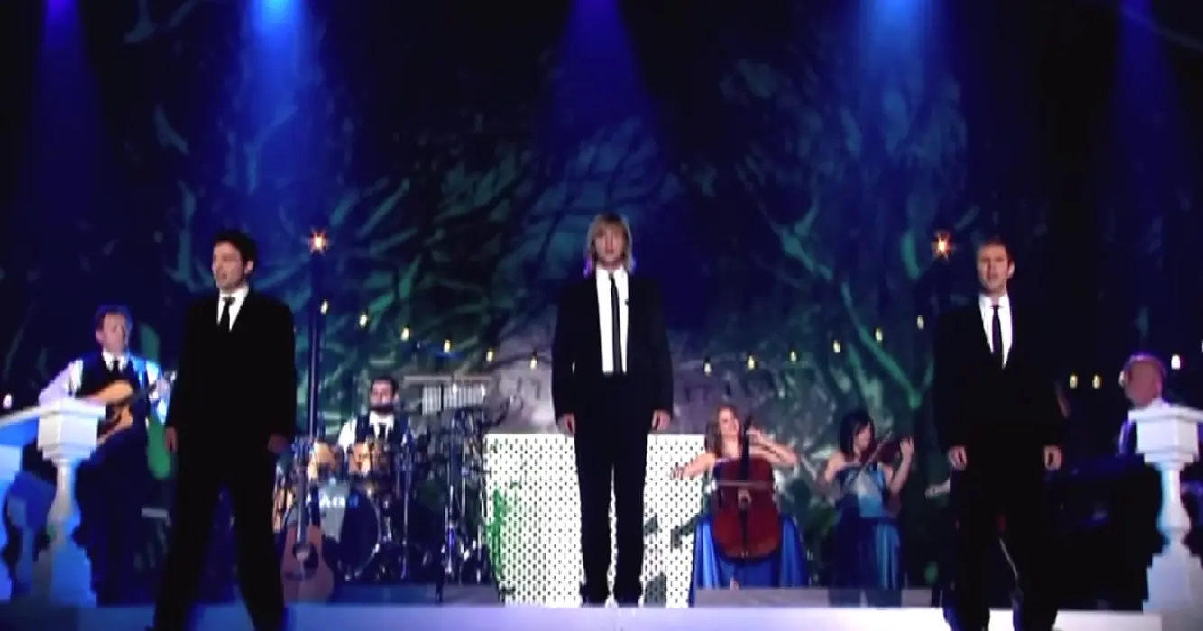 Drie ierse mannen geven optreden tijdens kerstconcert en bezorgen publiek kippenvel