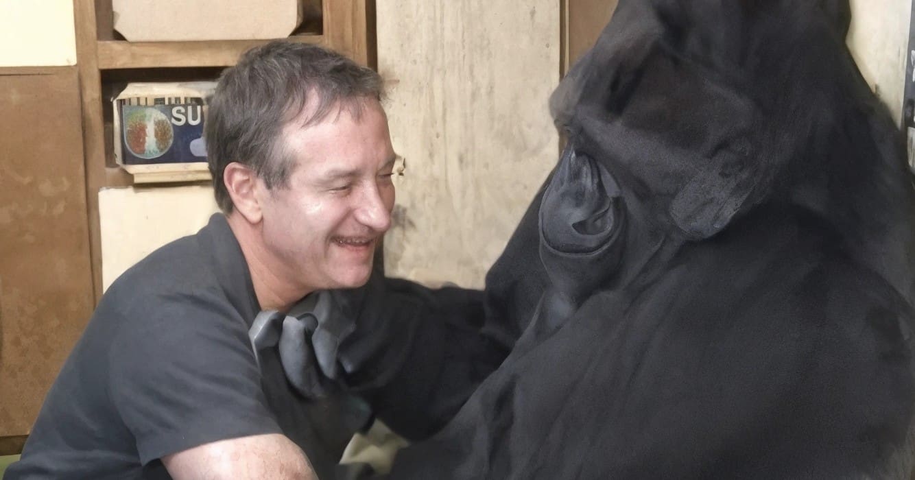 Robin williams maakt koko voor het eerst in zes maanden aan het lachen nadat haar vriendje overleed