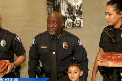 5-jarige belt alarmnummer omdat hij honger heeft – agenten reageren verrassend lief