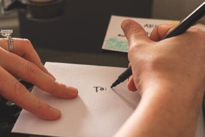 De strenge brief van een moeder aan haar brutale zoon blijft gedeeld worden – en je snapt meteen waarom.