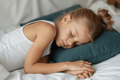 Olivia laat een handgeschreven briefje achter voor haar moeder om onder school uit te komen