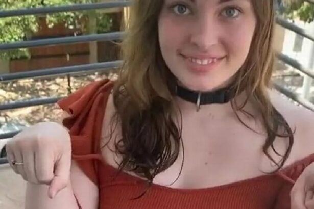 Jonge vrouw leeft als hond – en geniet er intens van