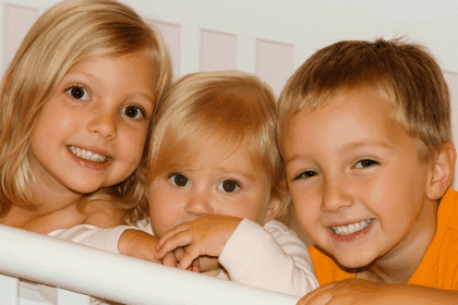 Hun 3 kinderen komen om door gruwelijk auto-ongeluk. 6 maanden later overkomt ouders het onmogelijke