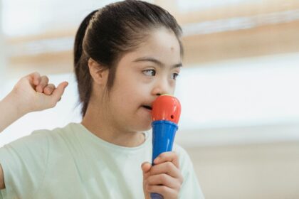Man annuleert bruiloft nadat verloofde boos wordt als hij nichtje met Down als bloemenmeisje wil