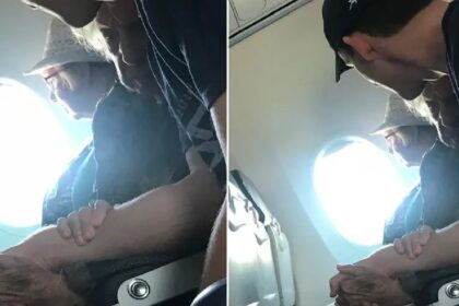 ontroerend jongen pakt hand vast van 96 jarige vrouw die voor het eerst sinds lange tijd vliegt