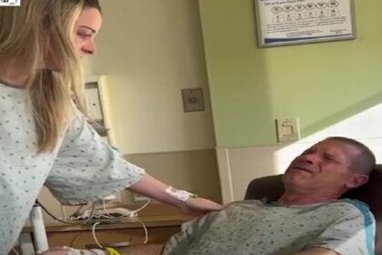 vader barst in tranen uit als hij erachter komt dat anonieme nierdonor zijn eigen dochter is