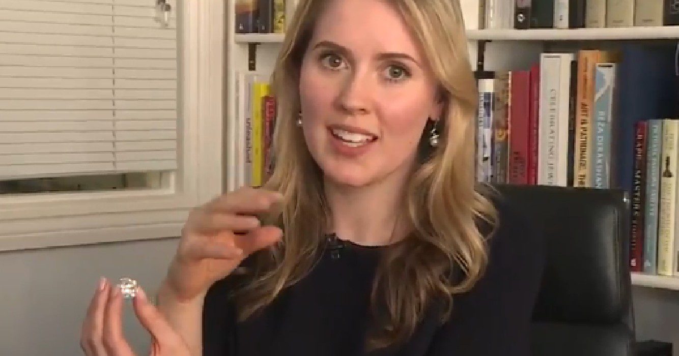 33 jaar geleden kocht vrouw ring voor 10 pond op rommelmarkt nu blijkt deze bijna 900000 euro waard