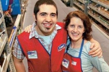 geadopteerde man ontdekt dat zijn biologische moeder in hetzelfde gebouw als hij werkt