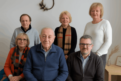 Man spoort familie op die 80 jaar geleden tijdens de holocaust zijn leven redde door hem te verstoppen